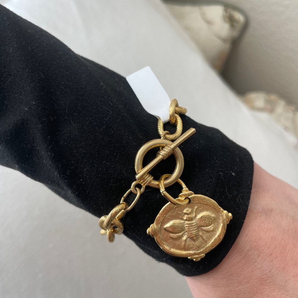 Susan Shaw Gold Bee intaglio Charm Bracelet- Never worn